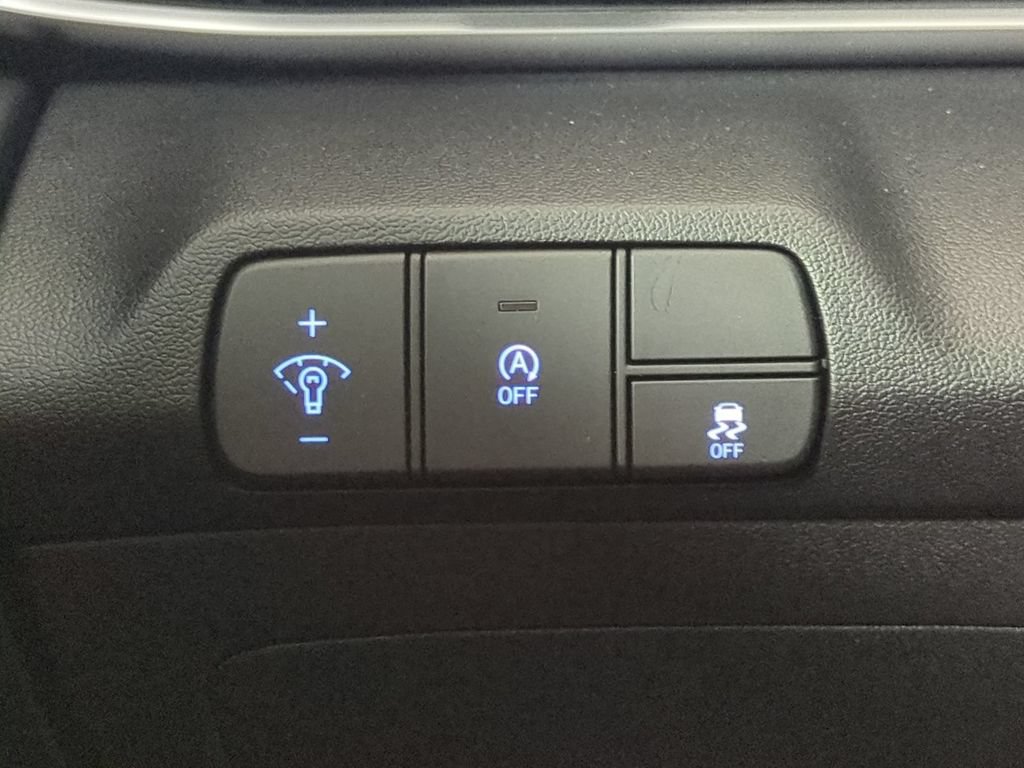 Used 2025 Hyundai Elantra SE FWD image 25