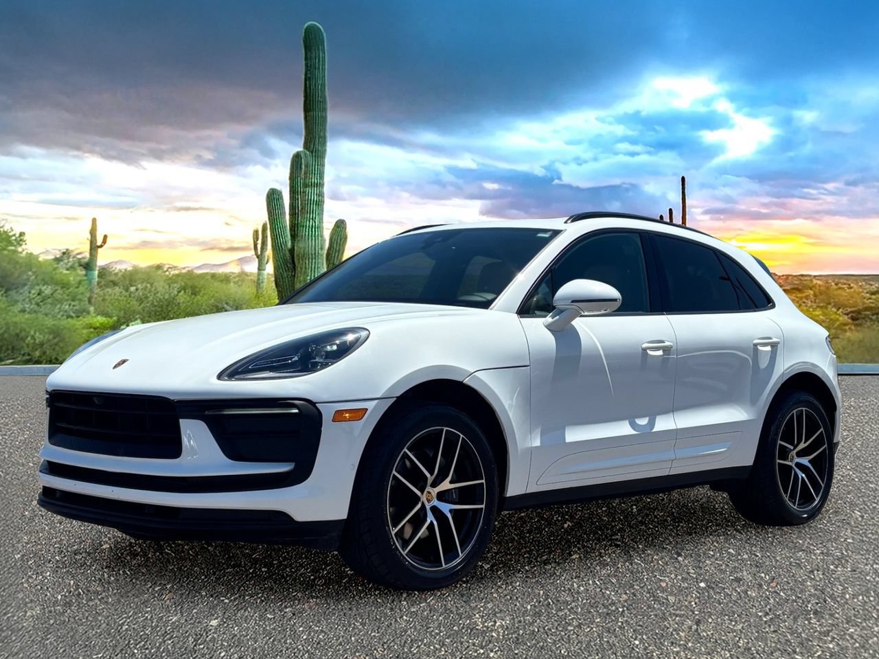 Used 2022 Porsche Macan AWD/4WD image 2