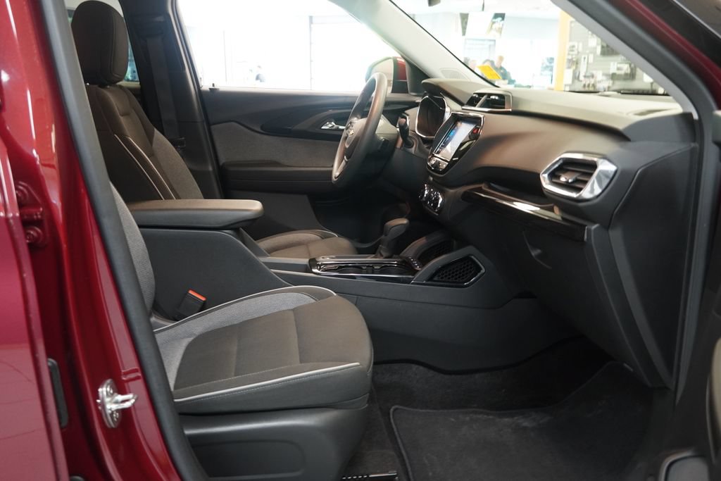 Certified 2023 Chevrolet TrailBlazer LT w/ LPO, Blackout Package AWD/4WD image 27