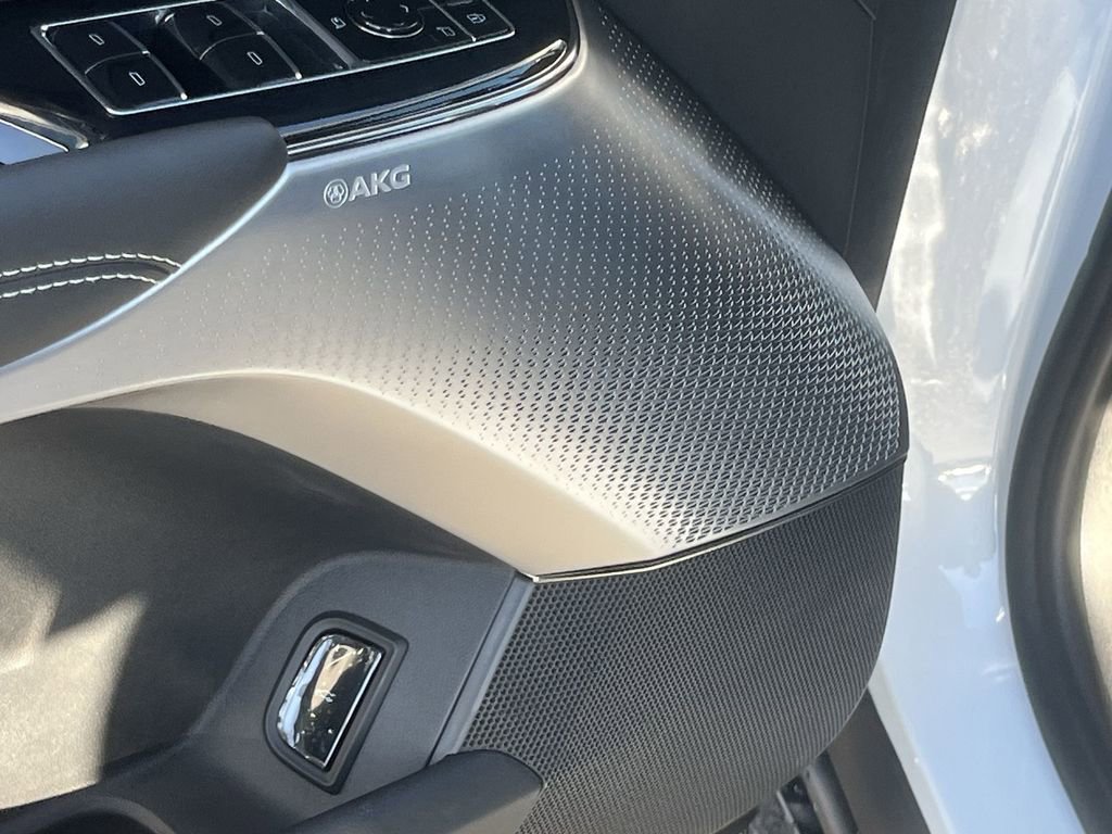 Used 2026 Cadillac Lyriq Premium Luxury image 16