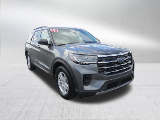 Used 2025 Ford Explorer Active RWD image 9