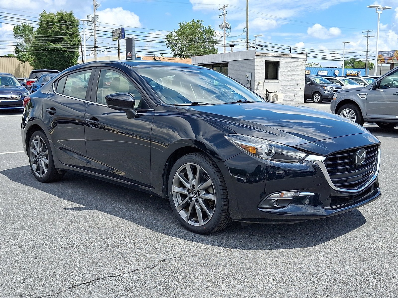 Used 2018 MAZDA MAZDA3 Grand Touring w/ Premium Equipment Package FWD image 3
