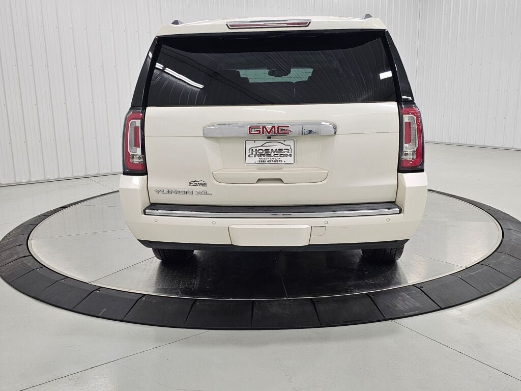 Used 2015 GMC Yukon XL Denali w/ Touring Package RWD image 4