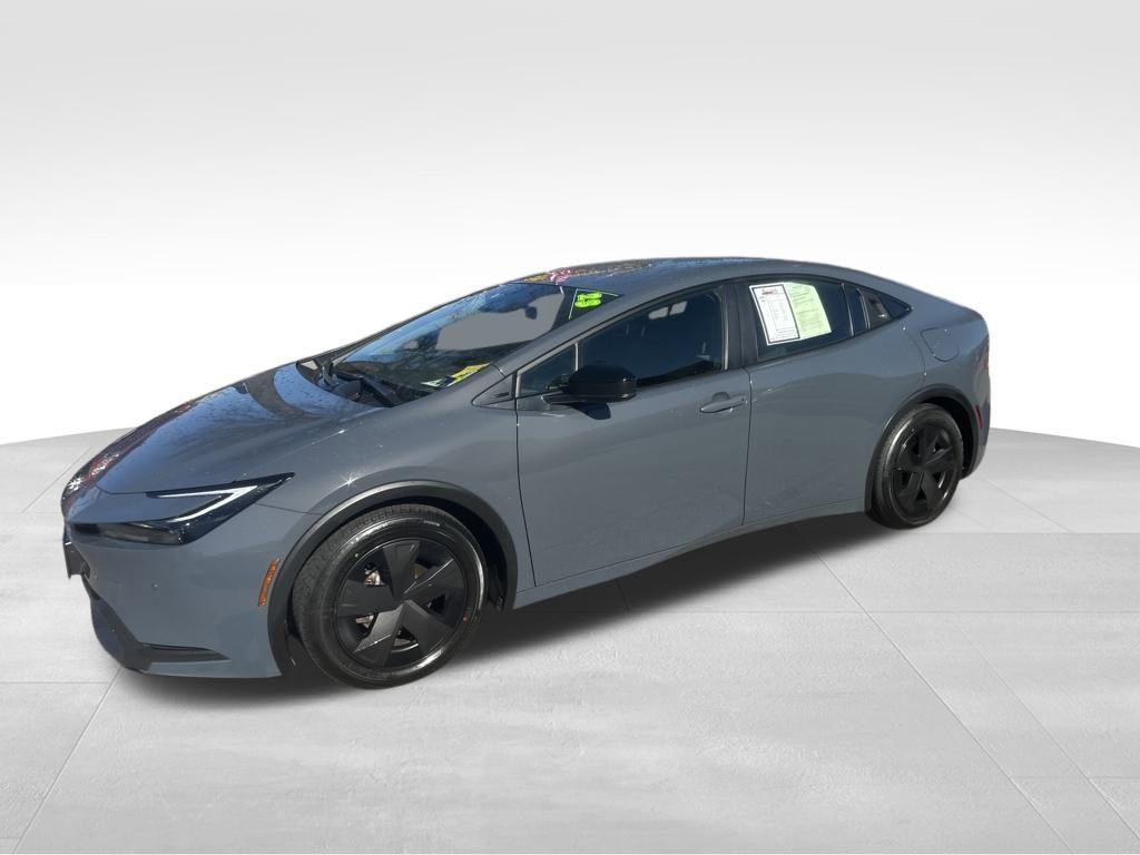 Used 2023 Toyota Prius LE image 3