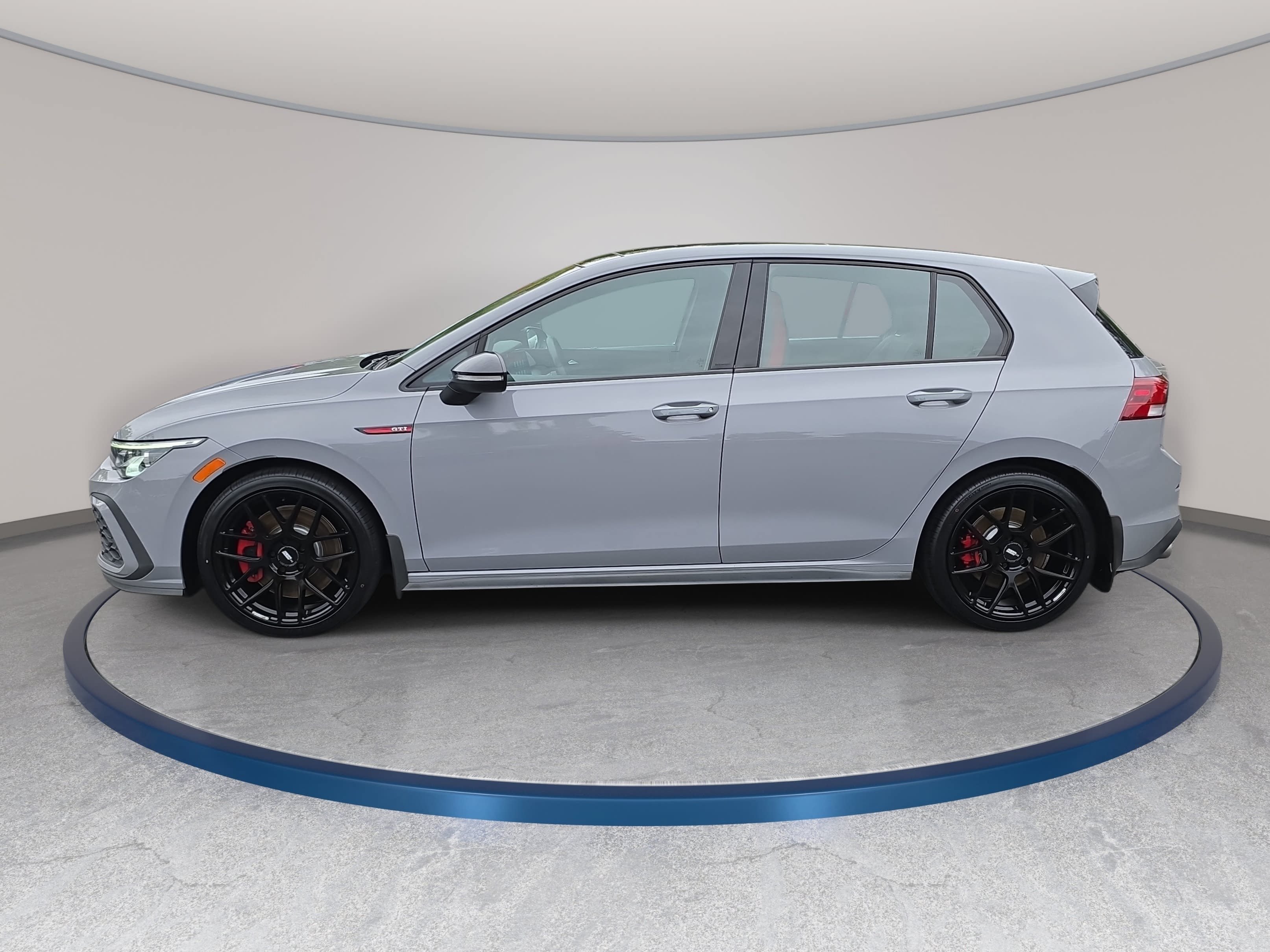Used 2024 Volkswagen GTI SE FWD image 8