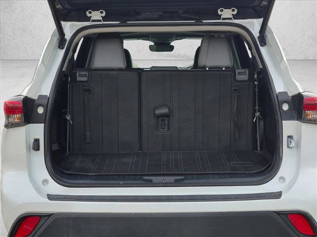 Used 2023 Toyota Highlander XLE FWD image 6