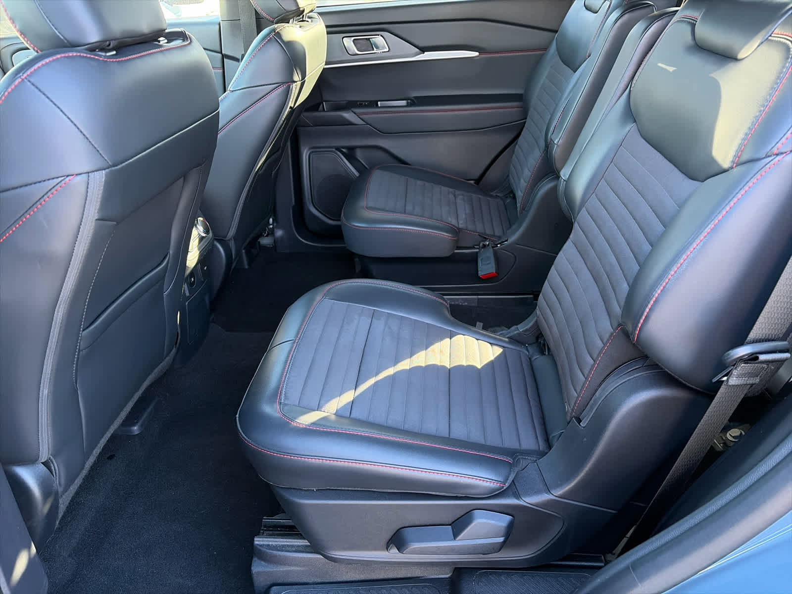 Used 2025 Ford Explorer ST-Line image 24