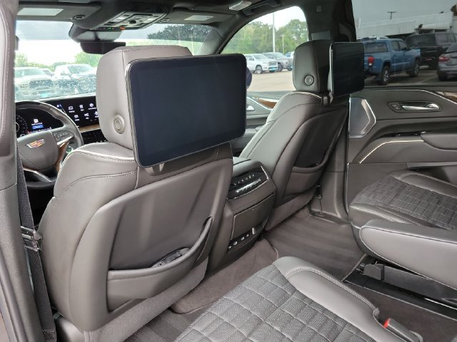 Used 2024 Cadillac Escalade Sport Platinum w/ LPO, ONYX Package AWD/4WD image 15