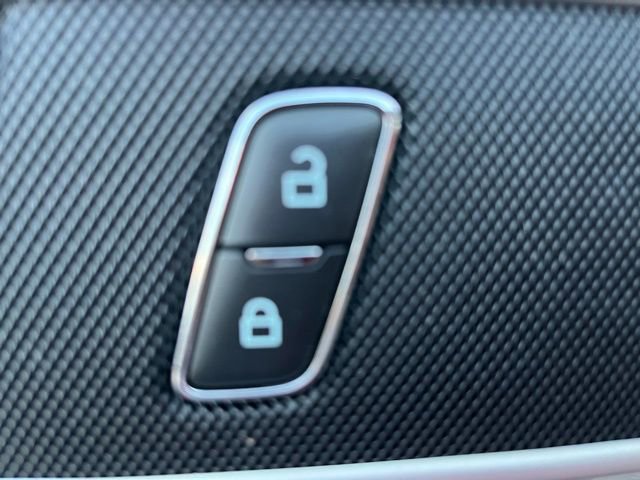 Used 2021 Ford Explorer XLT w/ Equipment Group 202A image 11