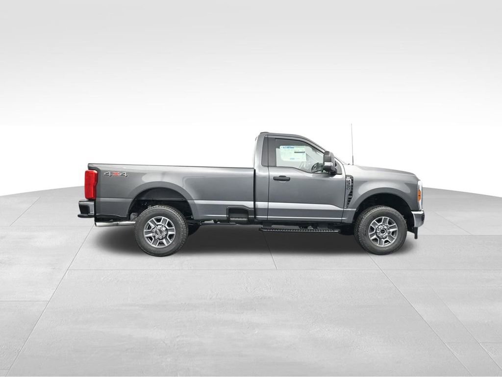 New 2025 Ford F350 XLT image 10