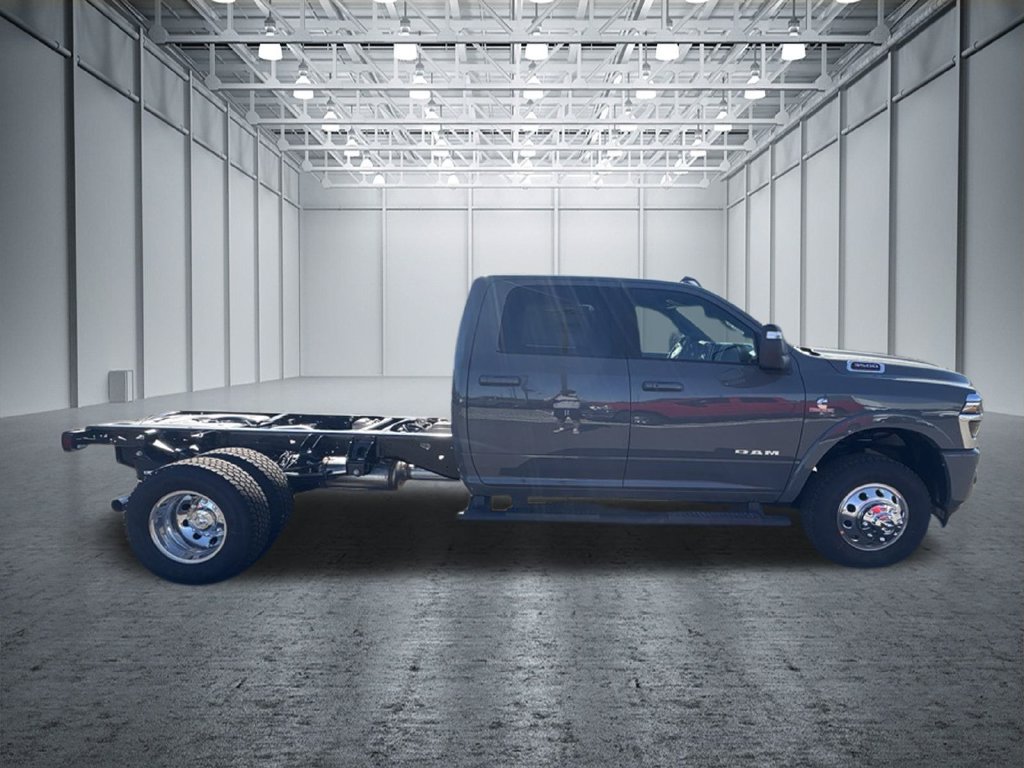 New 2027 RAM 3500 Big Horn w/ Laramie Trim Package AWD/4WD image 2