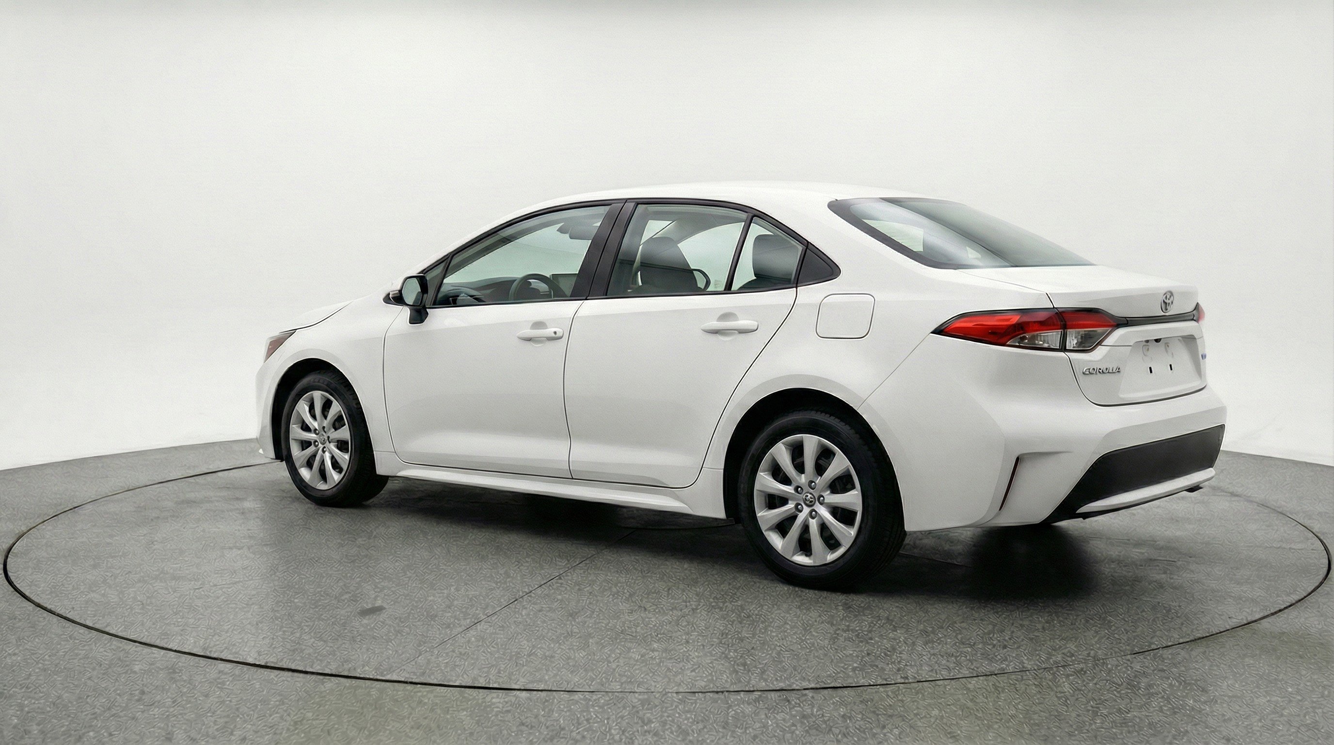 Used 2025 Toyota Corolla LE FWD image 6