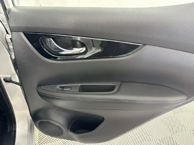 Used 2021 Nissan Rogue Sport SV FWD image 38