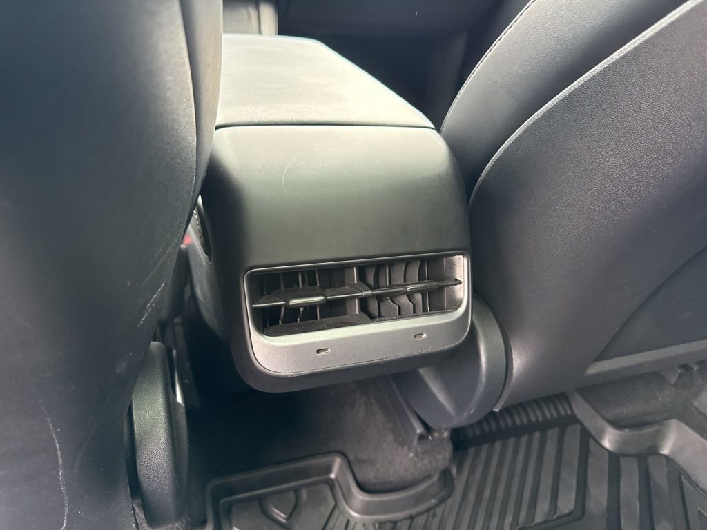 Used 2022 Tesla Model Y Performance image 32