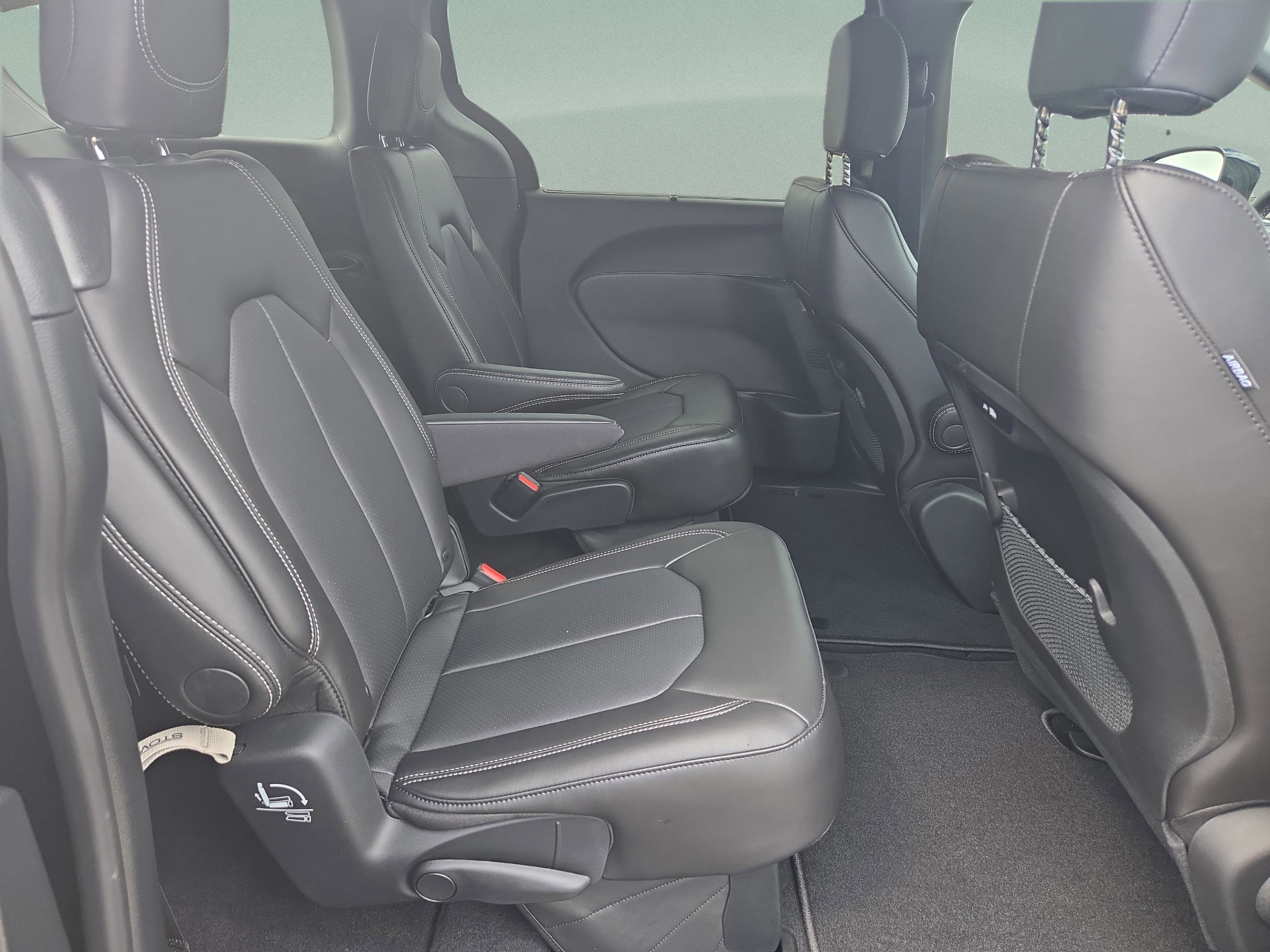 New 2026 Chrysler Pacifica Select image 31