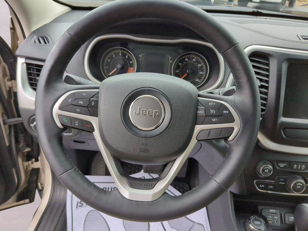 Used 2015 Jeep Cherokee Latitude w/ Cold Weather Group image 15