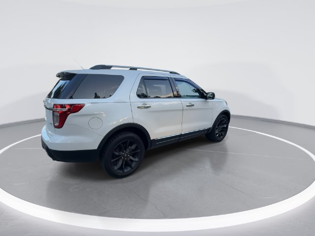 Used 2014 Ford Explorer XLT w/ Equipment Group 202A AWD/4WD image 8