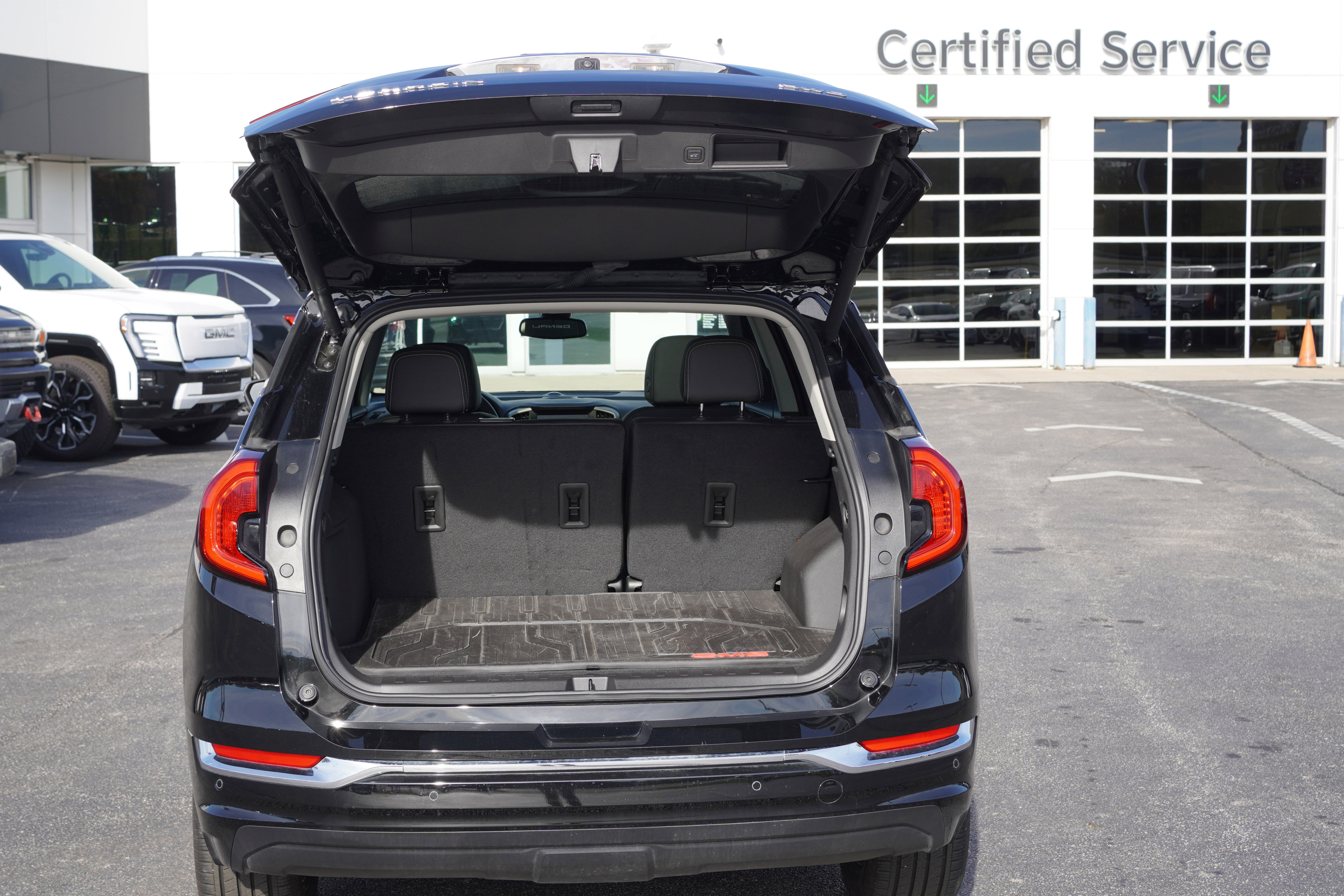 Used 2024 GMC Terrain Denali w/ Denali Premium Package image 12