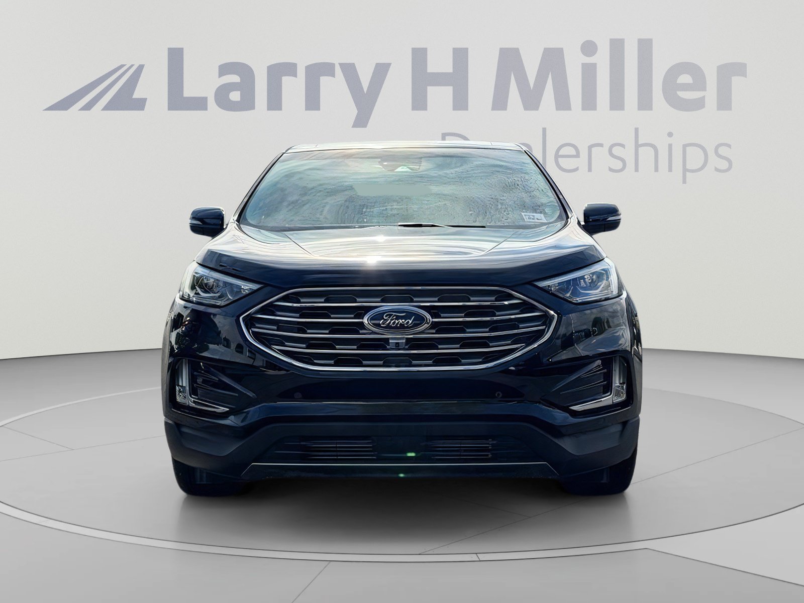 Used 2019 Ford Edge Titanium w/ Equipment Group 301A FWD image 5