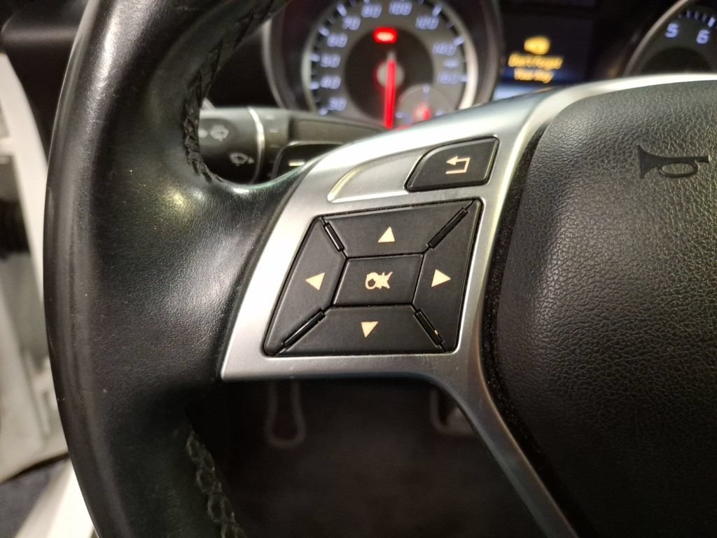 Used 2016 Mercedes-Benz SLK 300 image 16