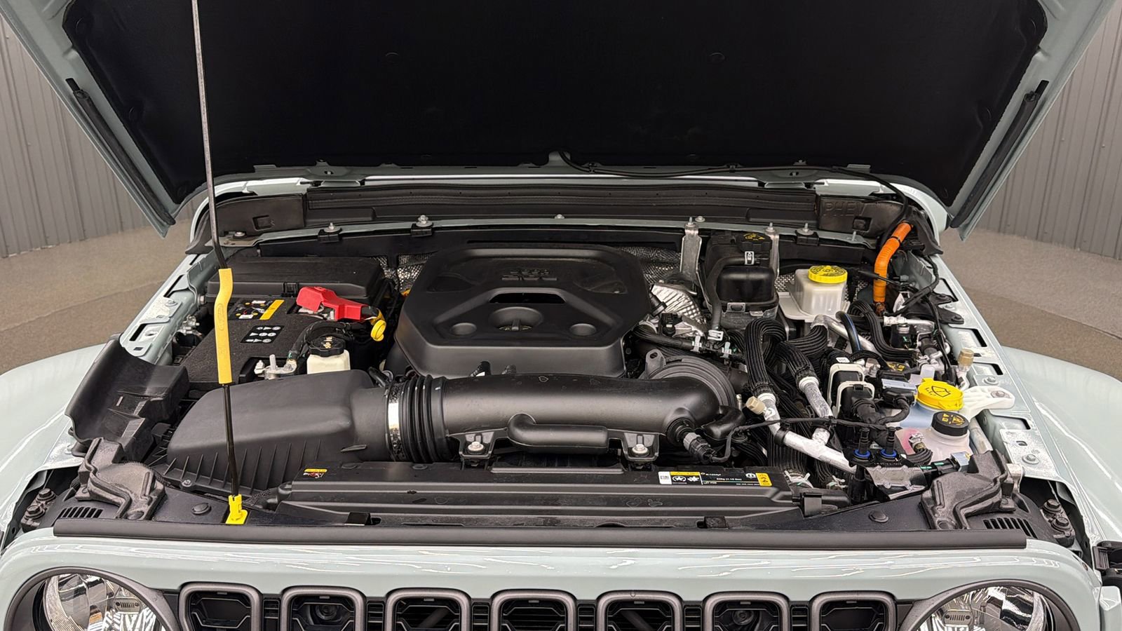 Used 2024 Jeep Wrangler Unlimited w/ Dual Top Group AWD/4WD image 19