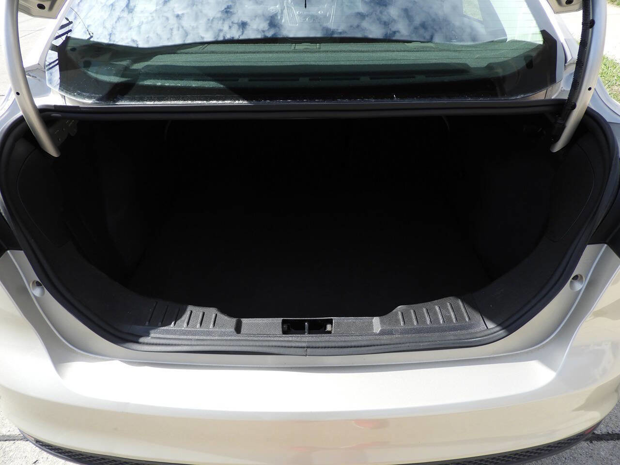 Used 2017 Ford Focus SE FWD image 25