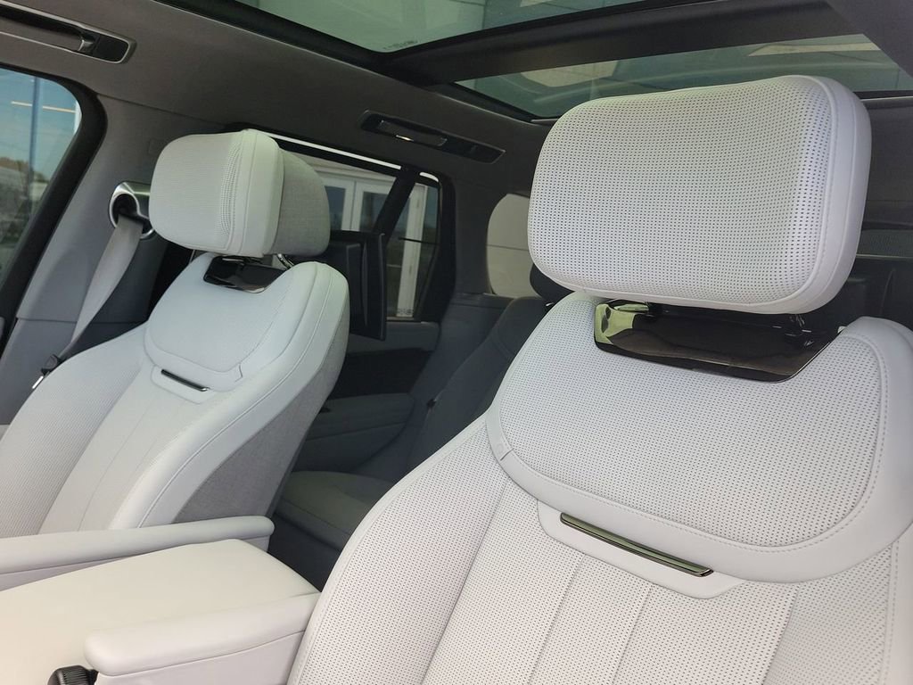 Certified 2023 Land Rover Range Rover SV AWD/4WD image 26