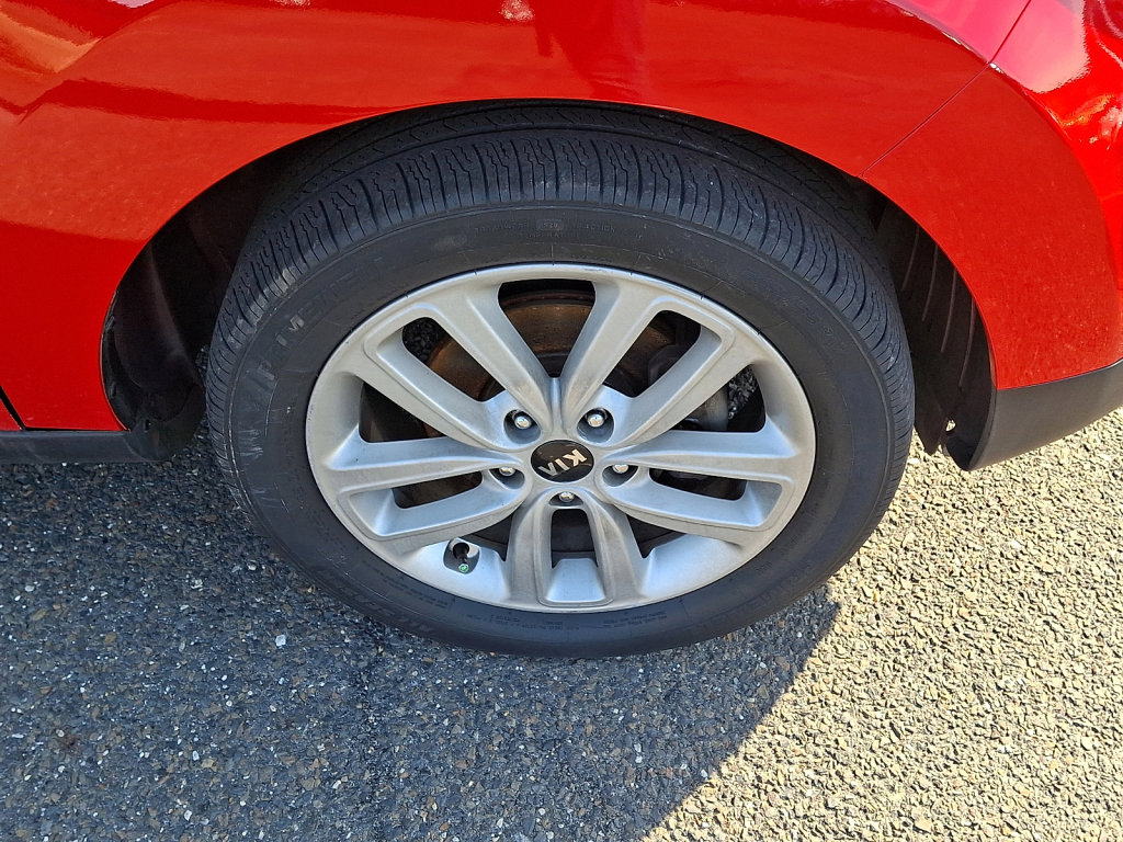 Used 2017 Kia Soul + image 9