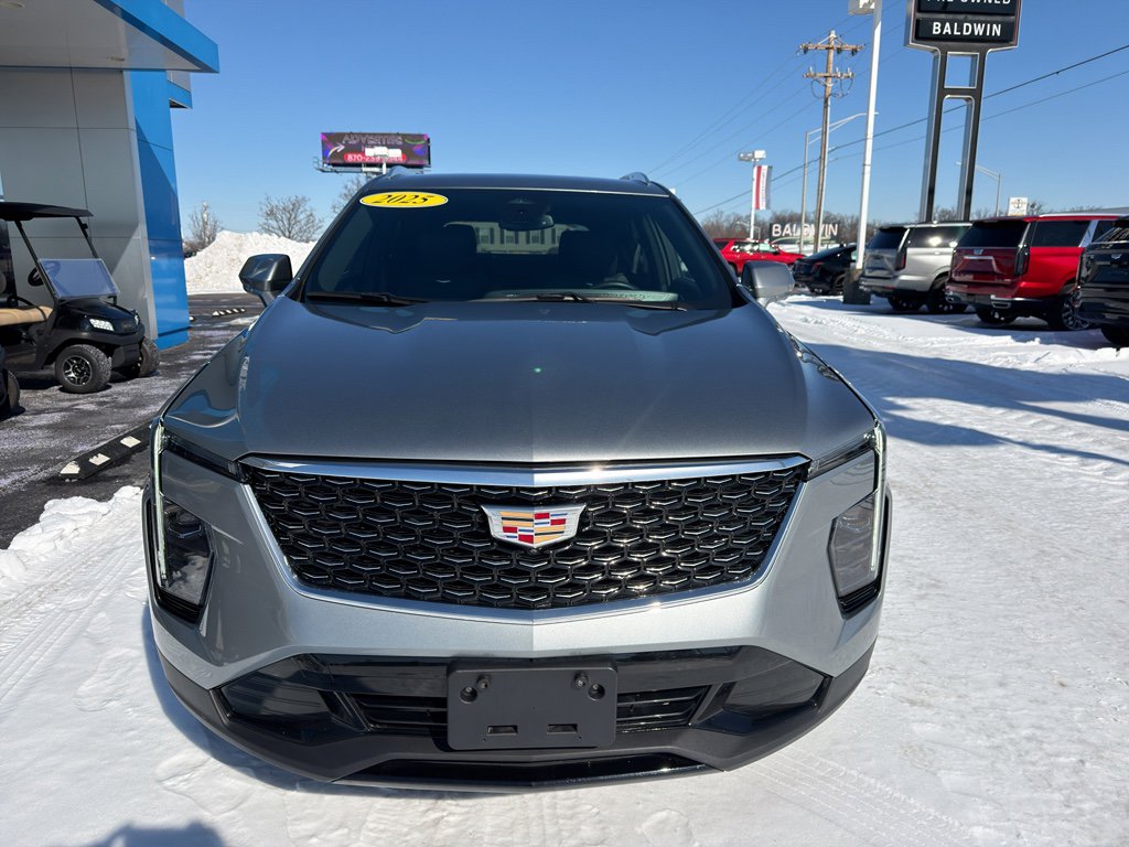 Used 2025 Cadillac XT4 Premium Luxury image 2