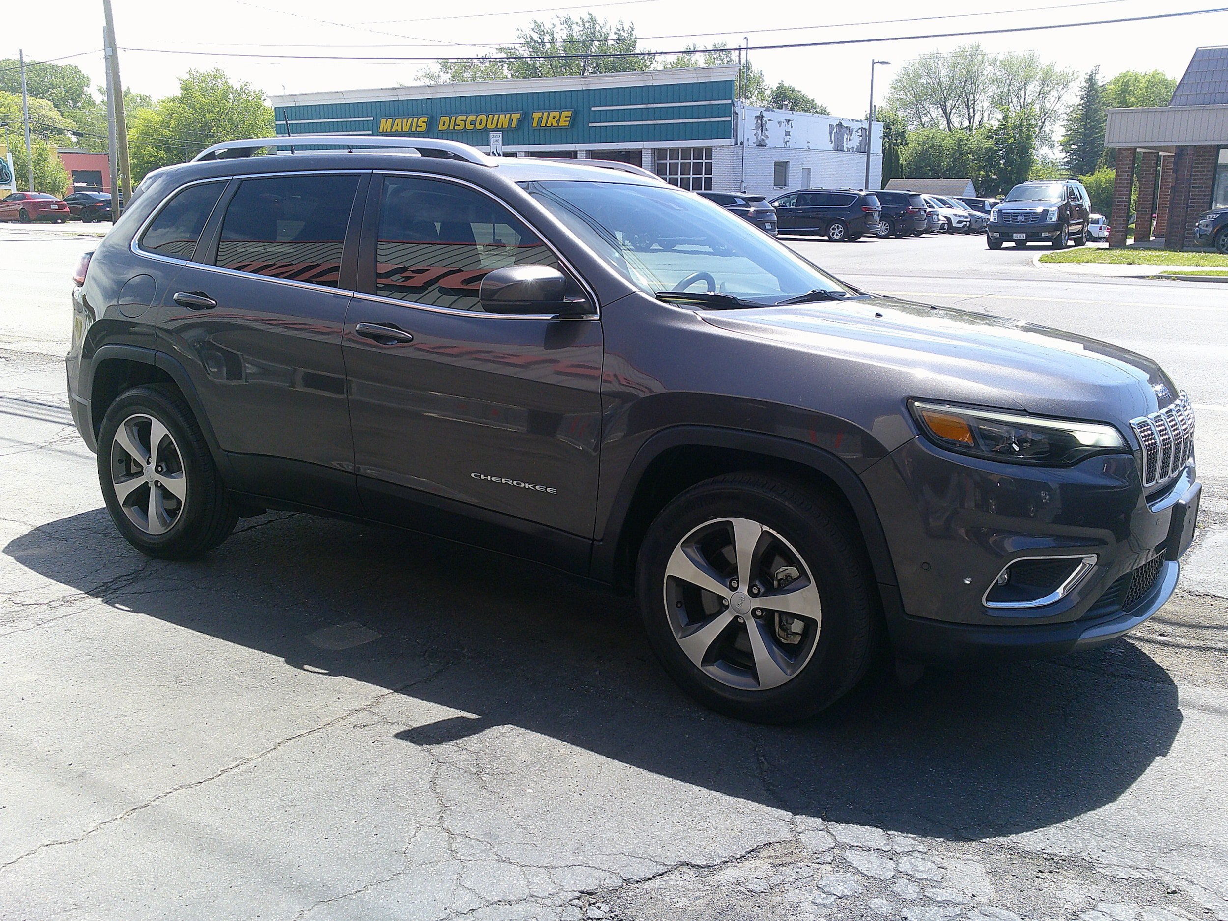 Used 2021 Jeep Cherokee Limited AWD/4WD image 7