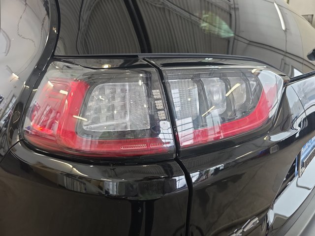 Used 2022 Jeep Cherokee Trailhawk w/ Sound & Nav Group image 33