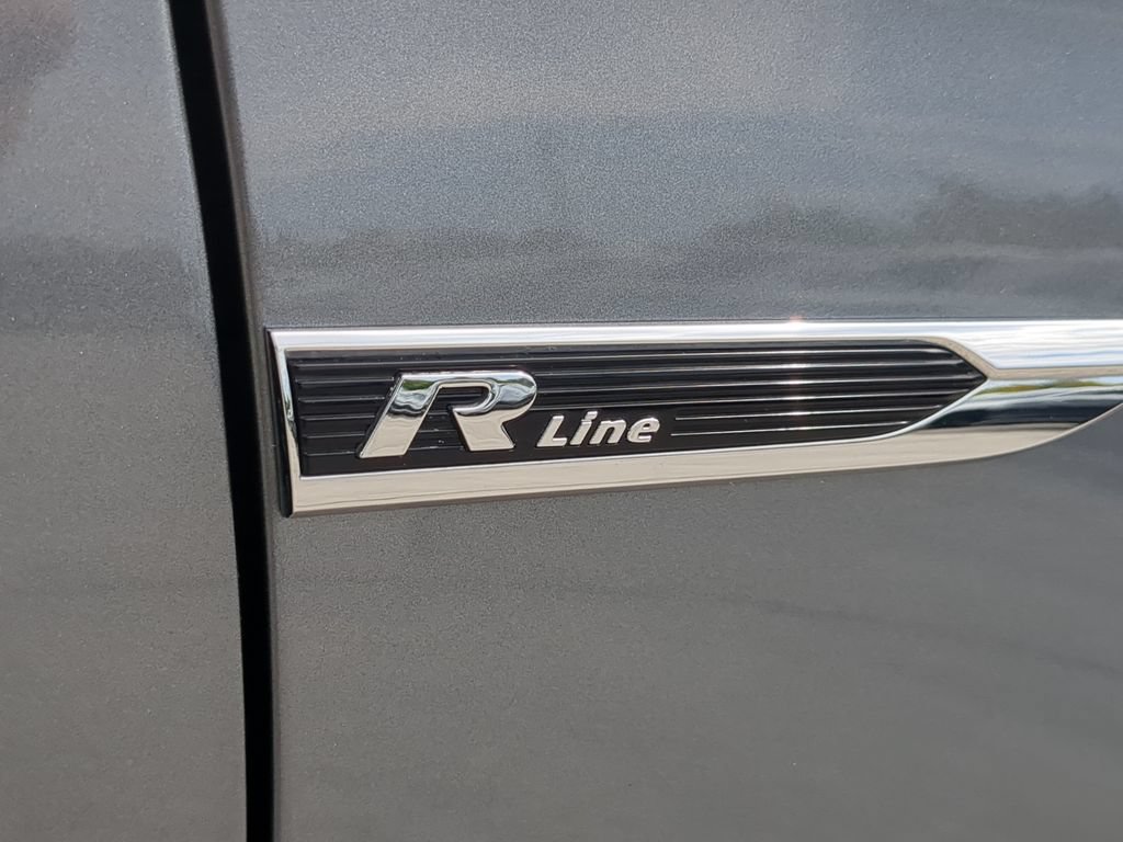 Used 2018 Volkswagen Passat 2.0T R-Line w/ R-Line Lighting Package FWD image 11