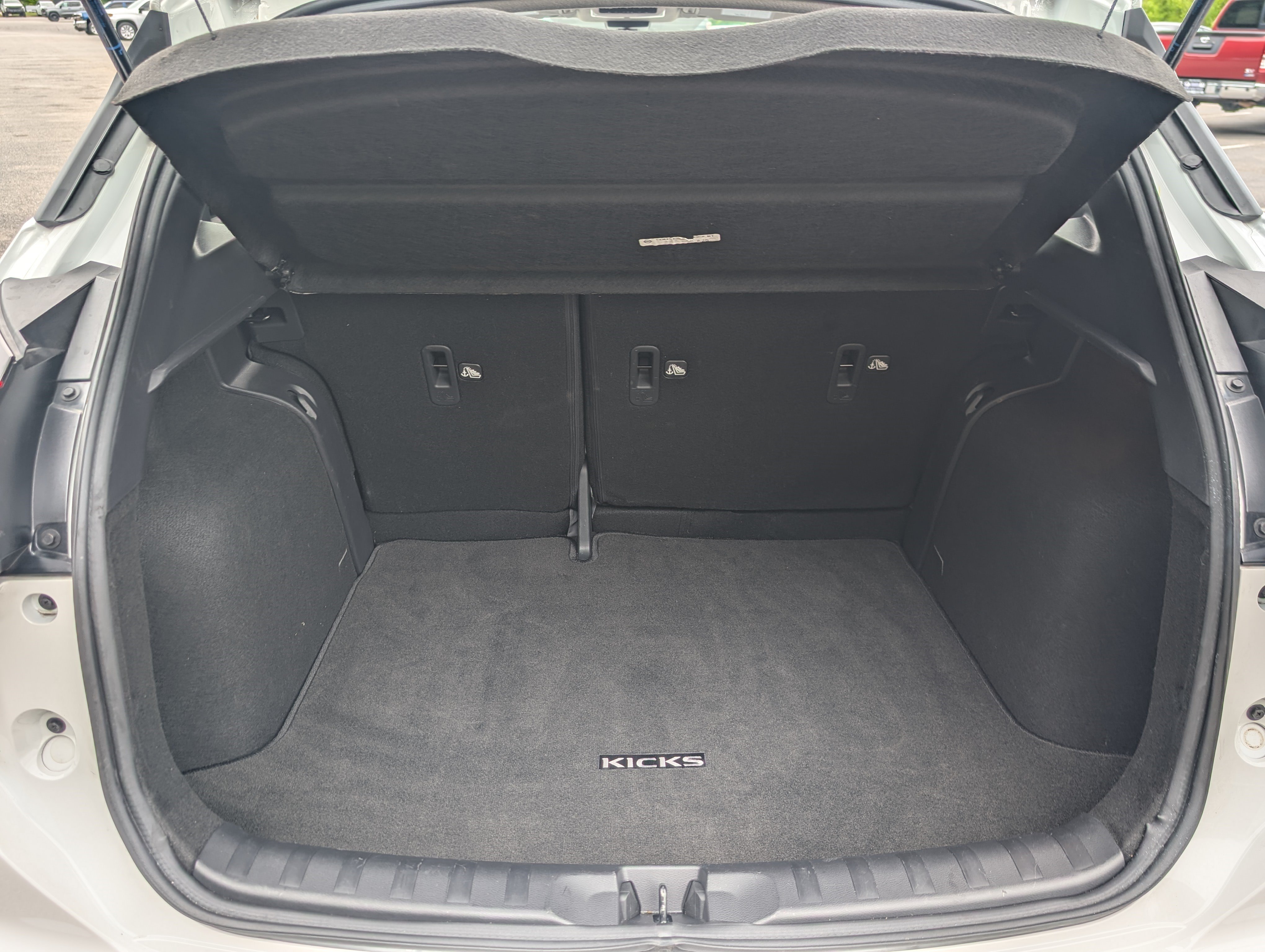 Used 2024 Nissan Kicks SR w/ SR Premium Package FWD image 18