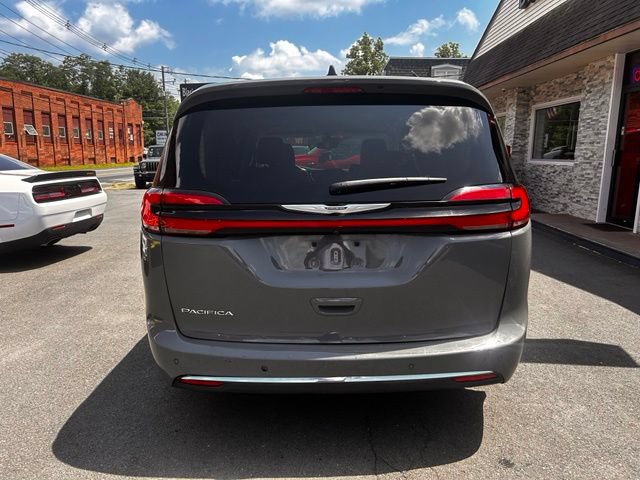 Used 2023 Chrysler Pacifica Touring-L FWD image 5