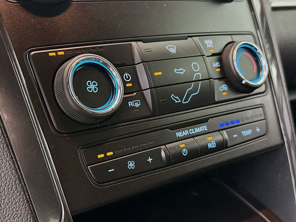 Used 2019 Ford Explorer XLT image 18