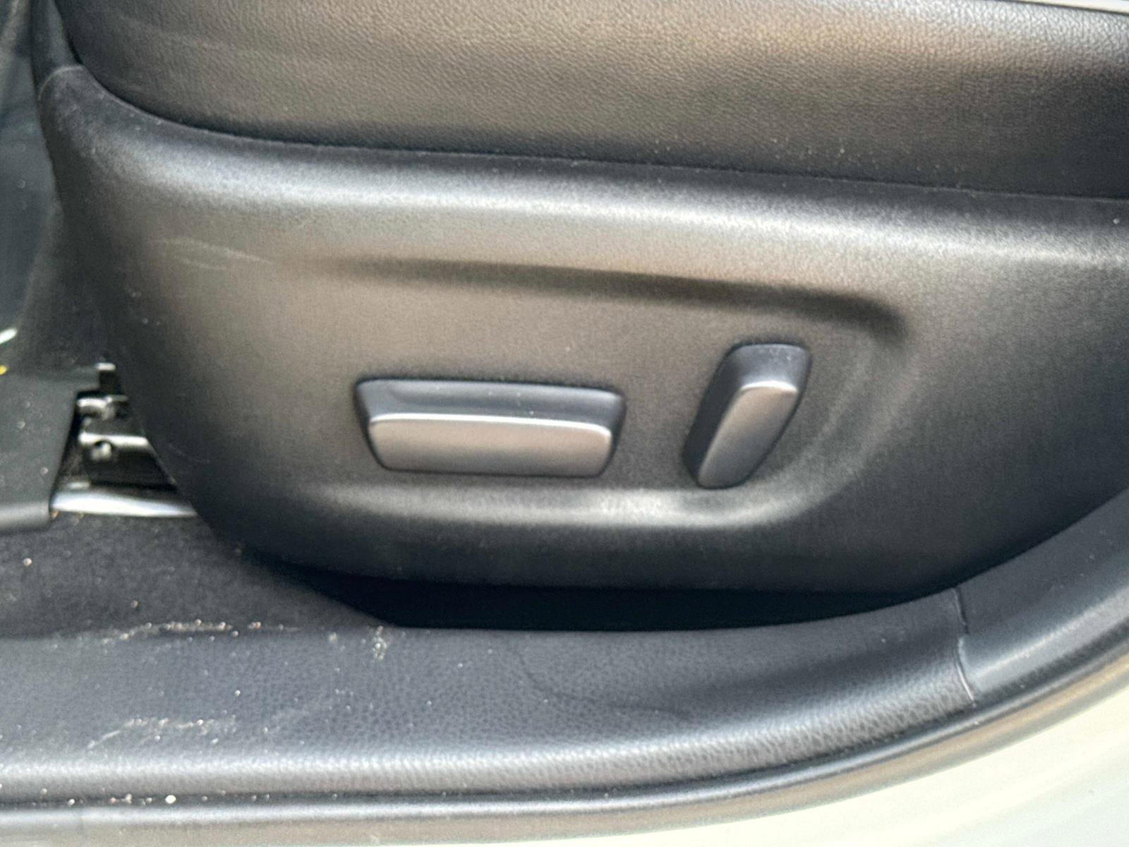 Used 2019 Toyota Corolla XLE image 18