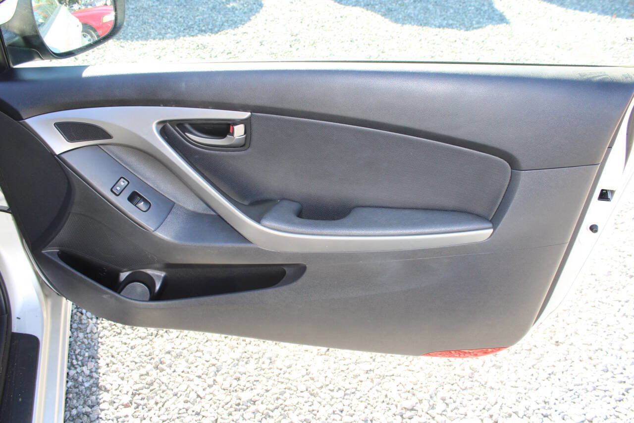 Used 2013 Hyundai Elantra SE w/ Technology Pkg image 21