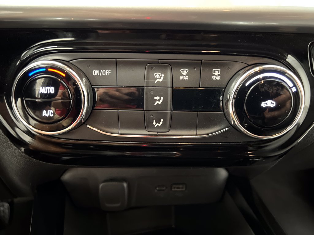 Used 2025 Chevrolet Trax LT FWD image 53