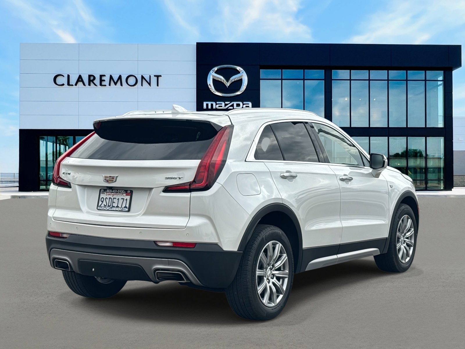 Used 2021 Cadillac XT4 Premium Luxury w/ Cold Weather Package image 5