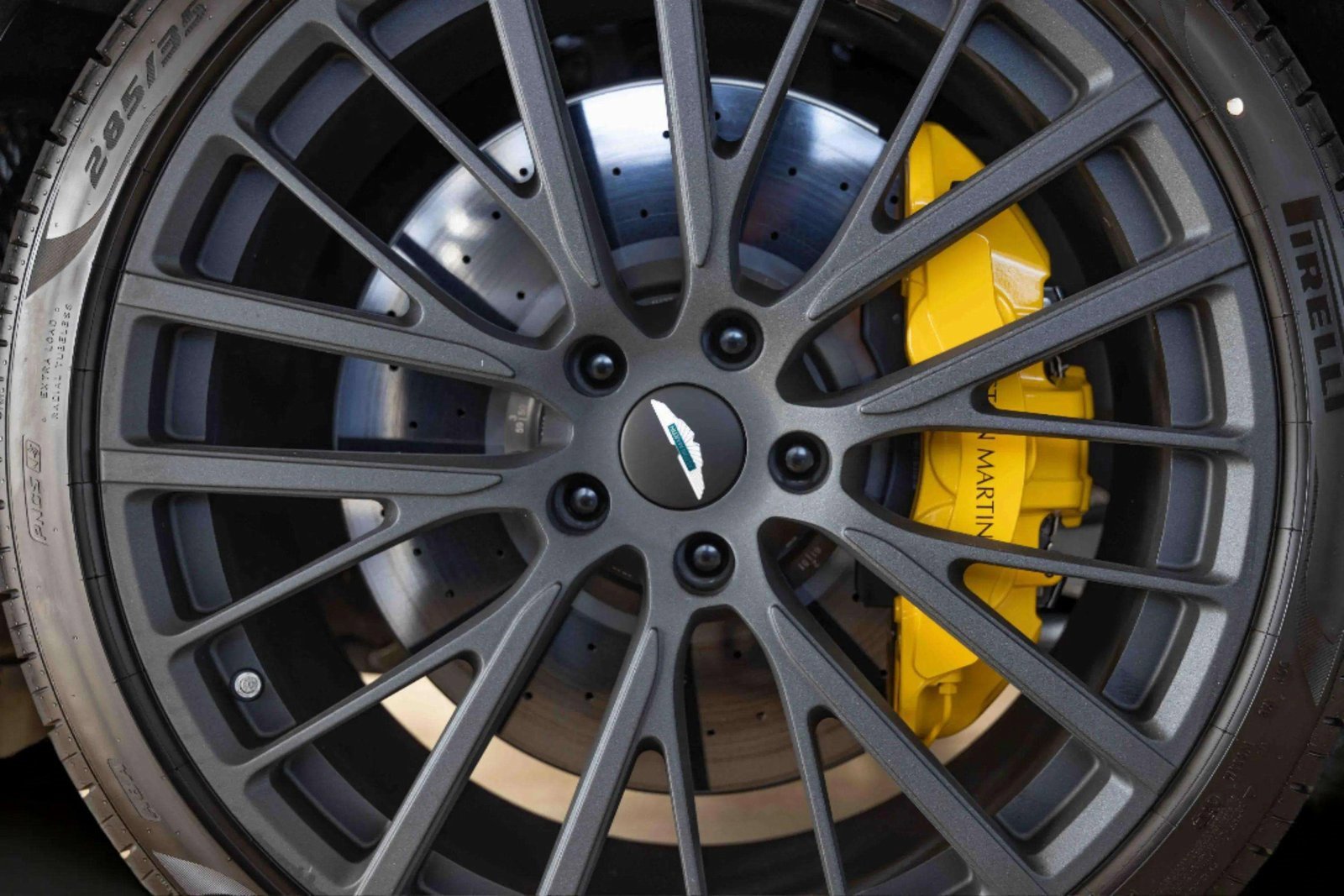 New 2025 Aston Martin DBX 707 image 9