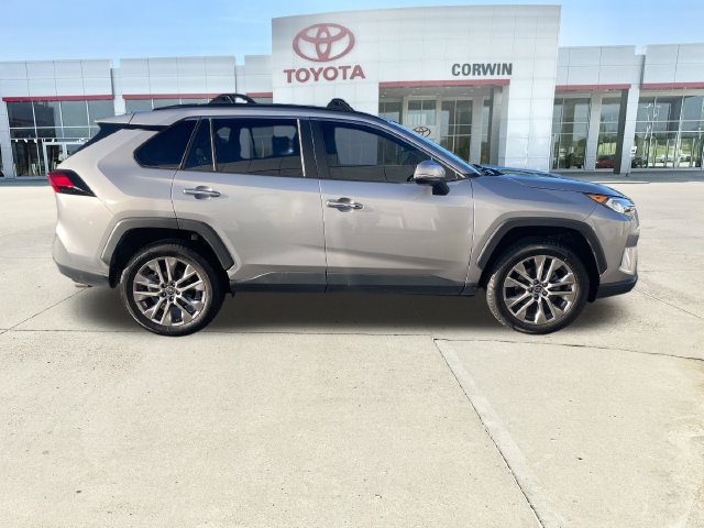 Used 2019 Toyota RAV4 Limited w/ Cold Weather Package FWD image 6