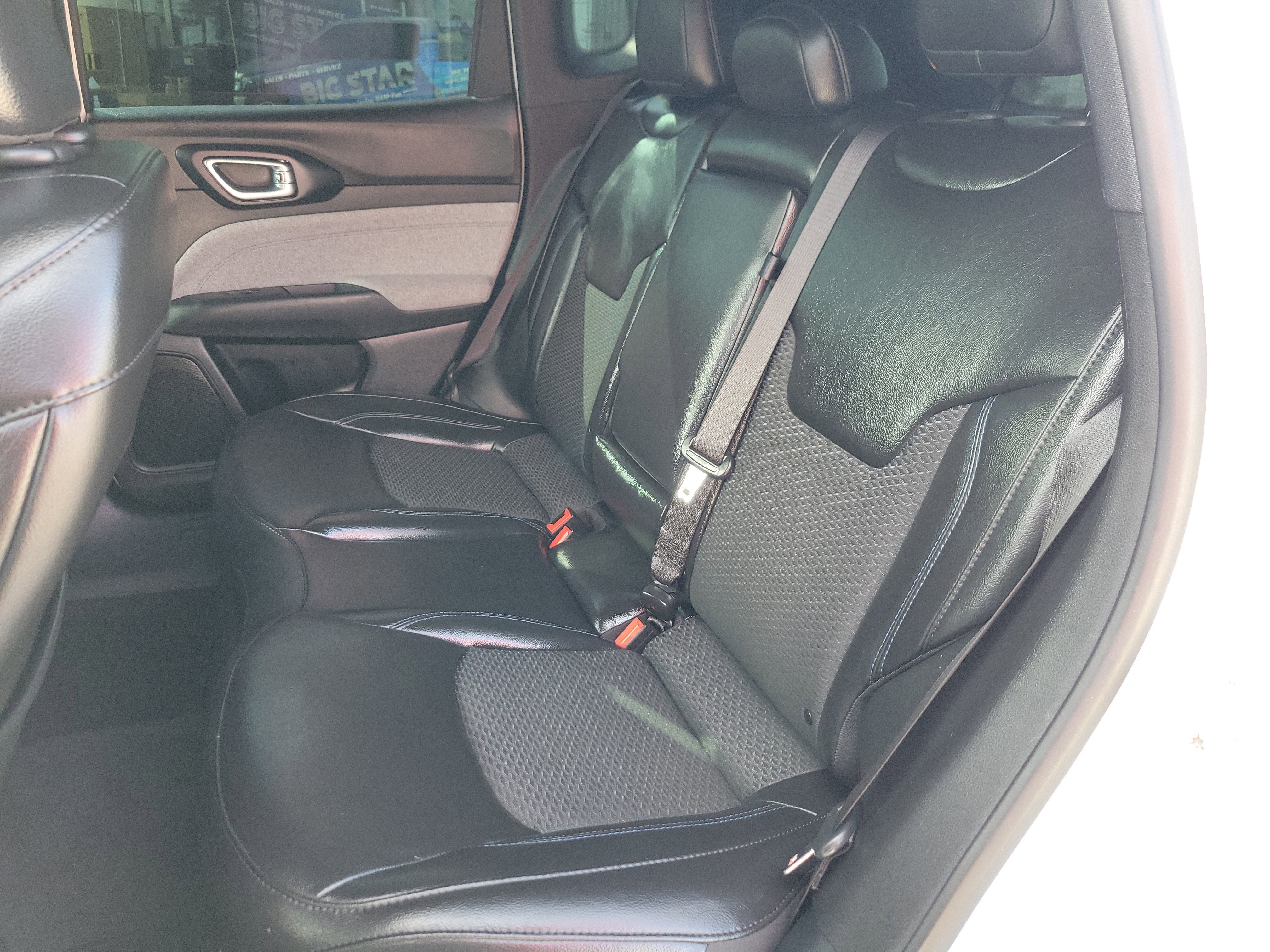 Used 2023 Jeep Compass Latitude image 17