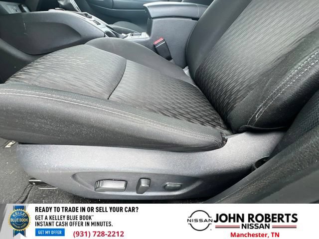 Used 2018 Nissan Rogue SV FWD image 11