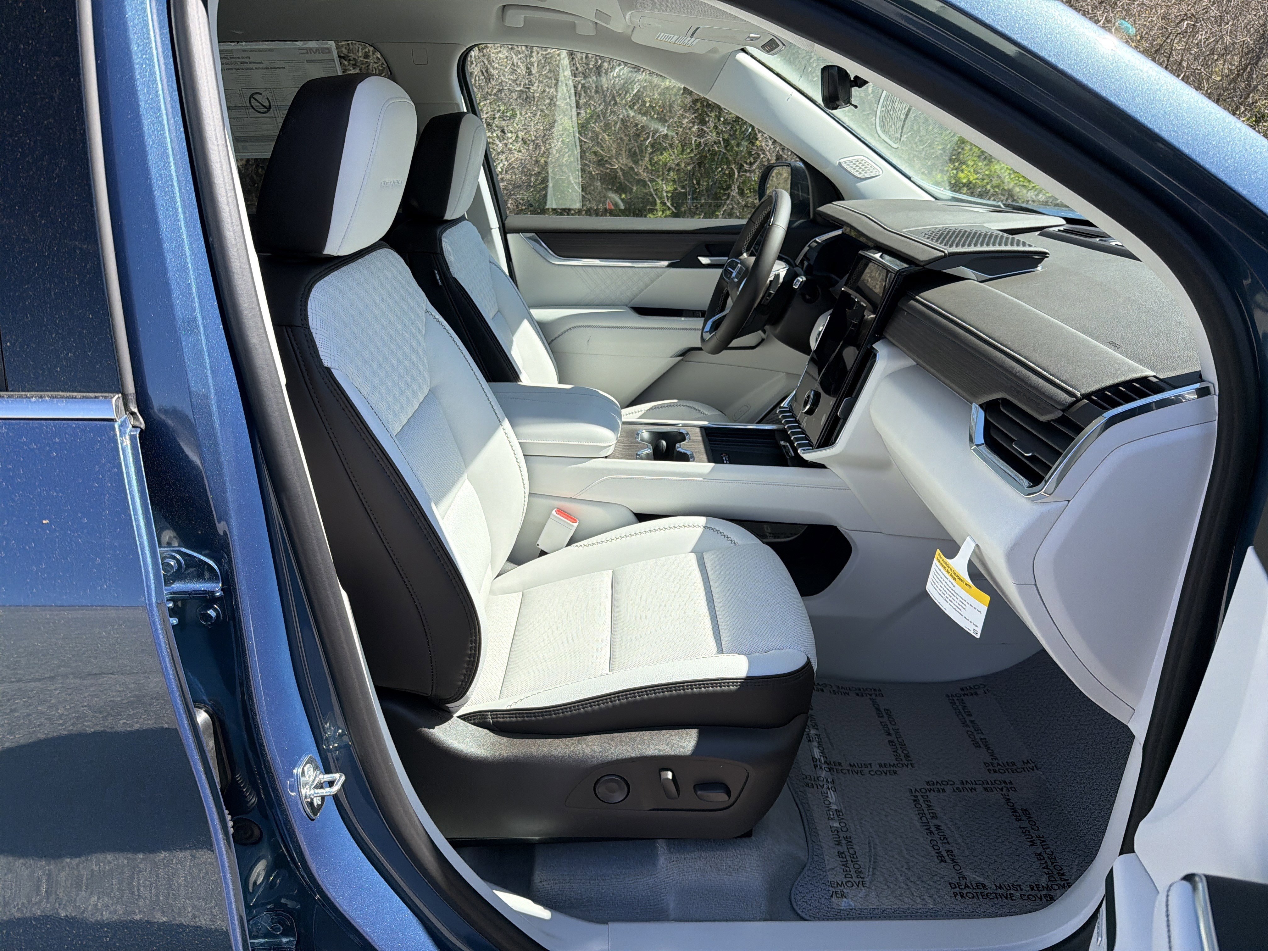 New 2026 GMC Acadia Denali w/ Super Cruise Package image 16