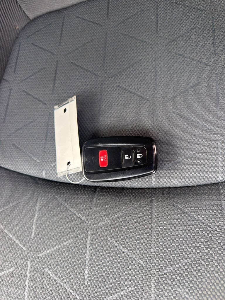 Used 2023 Toyota RAV4 XLE AWD/4WD image 53