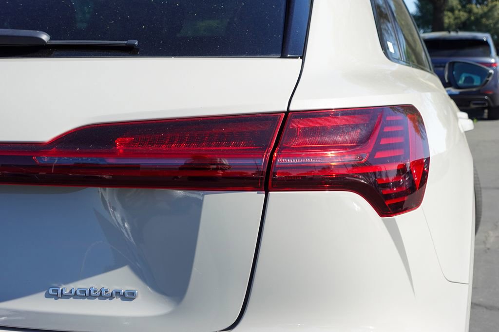 Used 2022 Audi e-tron Premium Plus w/ Premium Plus Package image 5