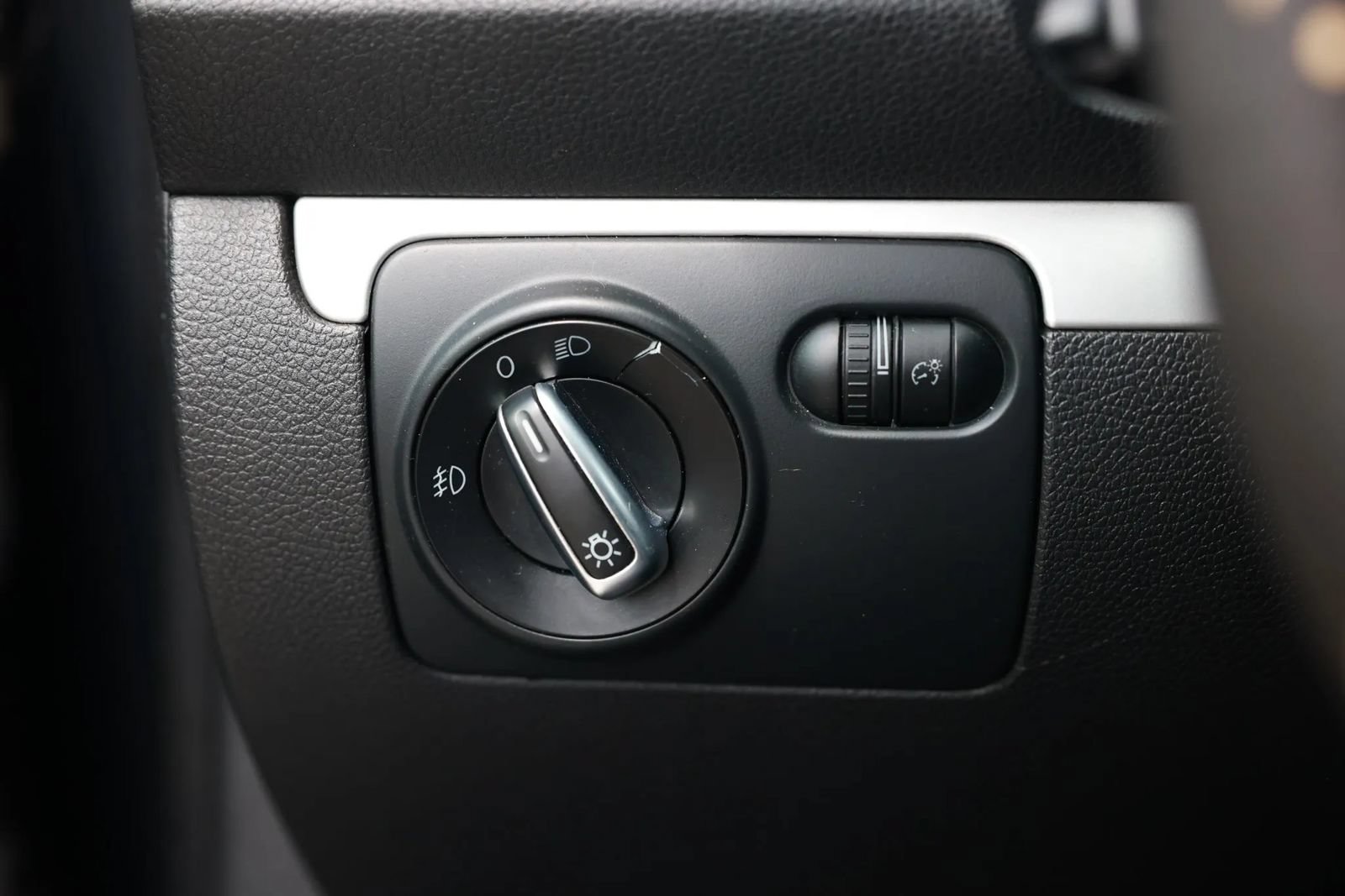 Used 2012 Volkswagen Eos Komfort FWD image 37
