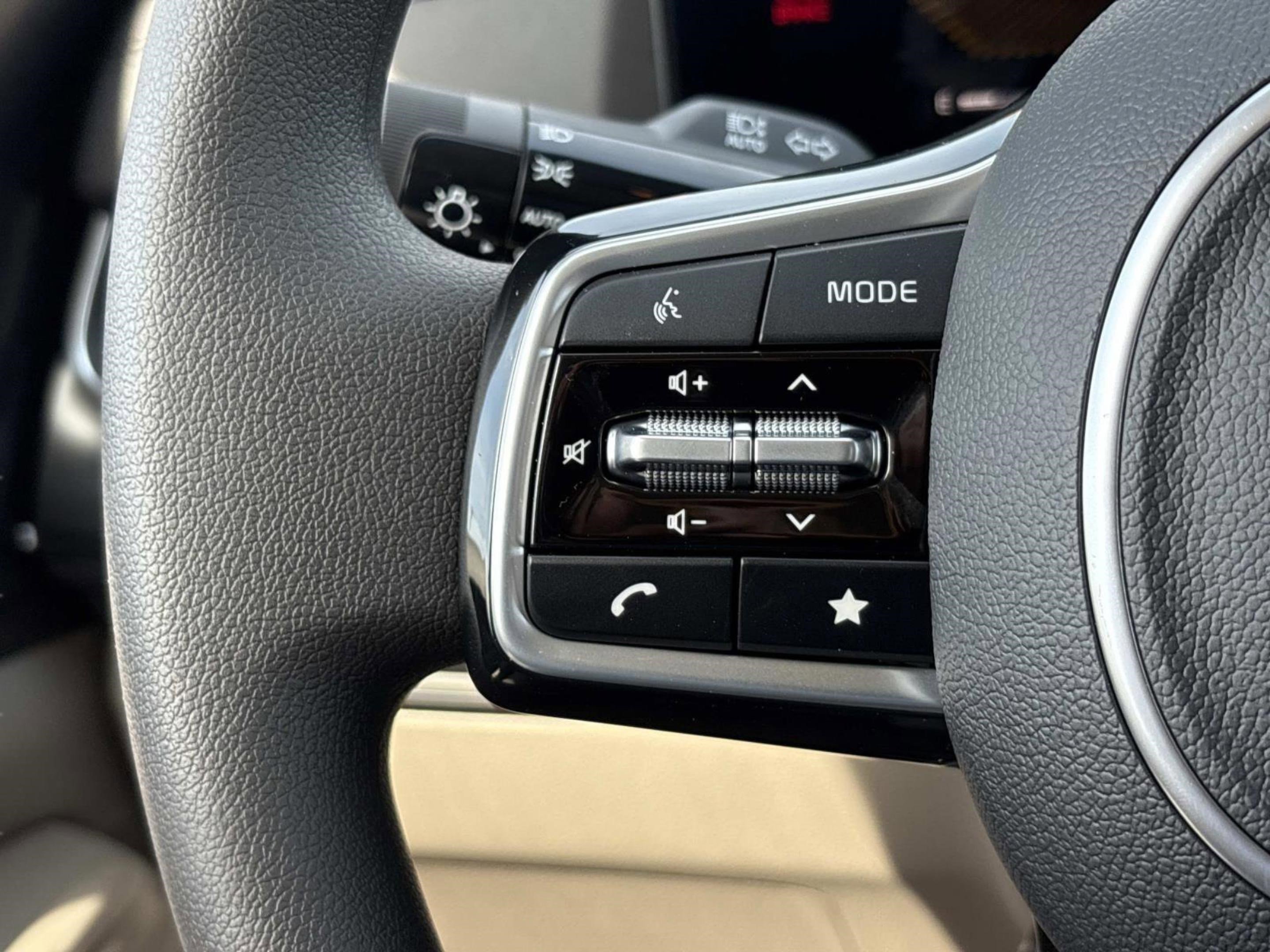 New 2026 Kia Carnival LX FWD image 22