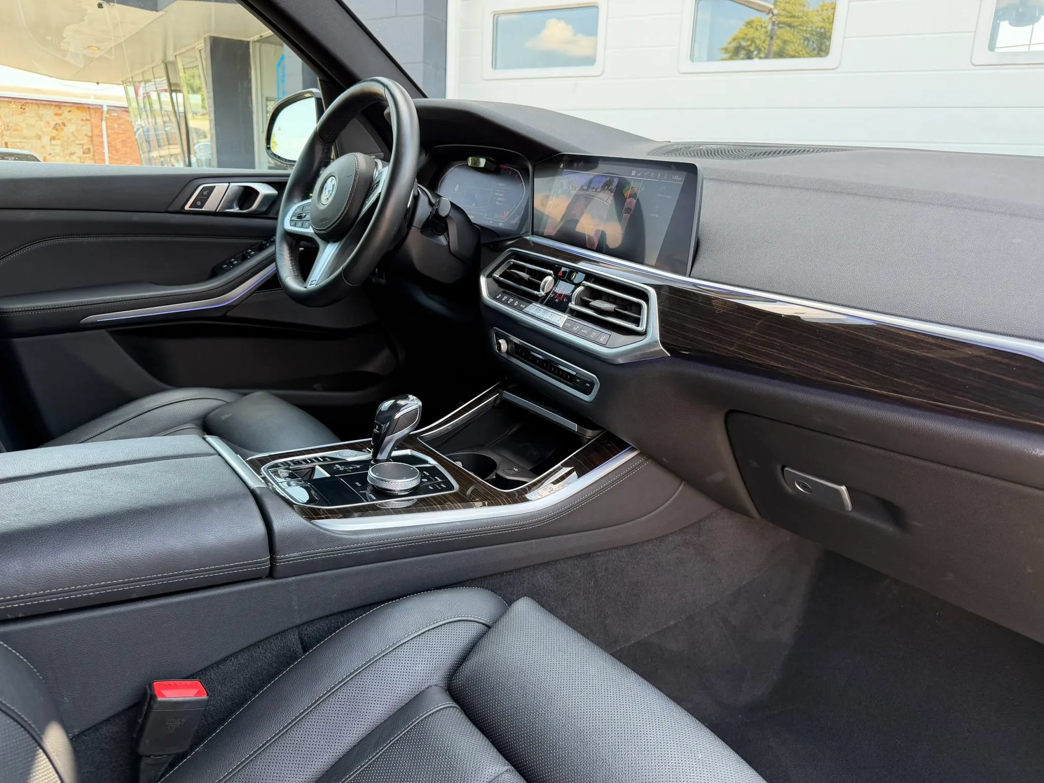 Used 2019 BMW X5 xDrive40i w/ M Sport Package AWD/4WD image 14
