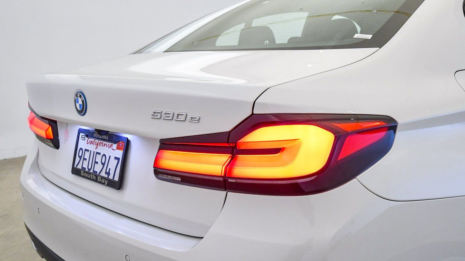 Certified 2023 BMW 530e w/ Convenience Package image 12